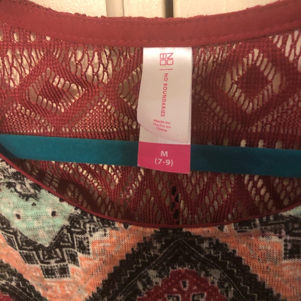 🍁3/$25🍁 Chevron tank top - Picture 3 of 5